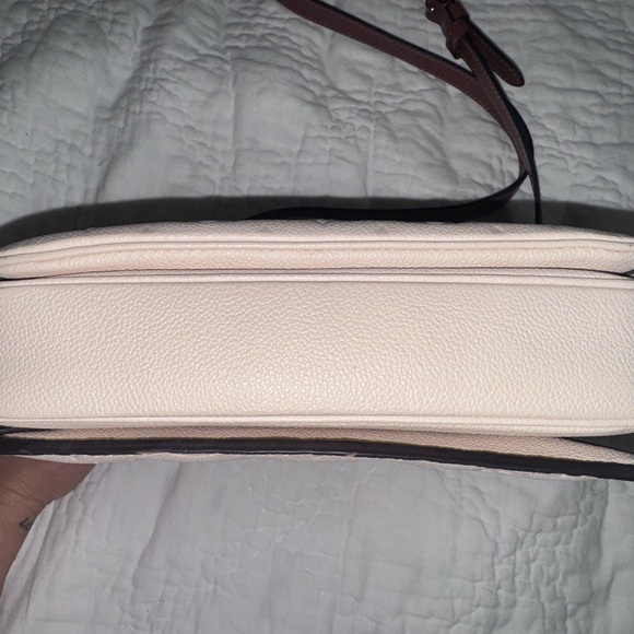 LOUIS VUITTON EMPREINTE
BRAIDED POCHETTE METIS
CREME BEIGE CARAMEL - Picture 2 of 7